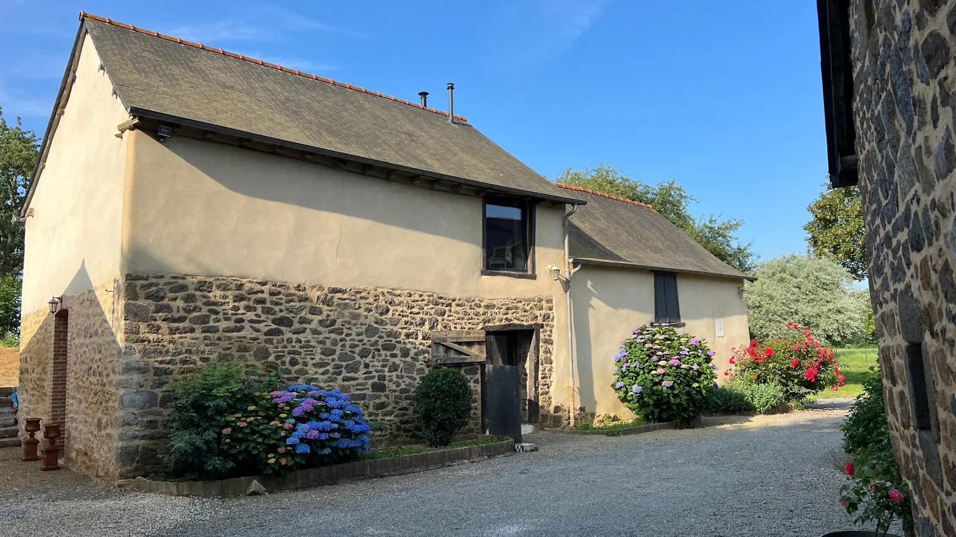 Le Logis De La Lettre Bed & Breakfast Tinteniac France